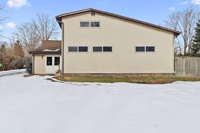 214 Woodlawn Avenue, Chesterton, IN 46304