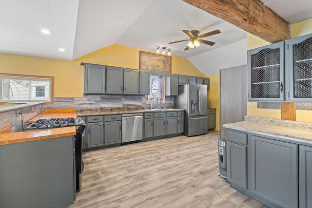 214 Woodlawn Avenue, Chesterton, IN 46304