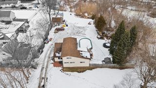 214 Woodlawn Avenue, Chesterton, IN 46304