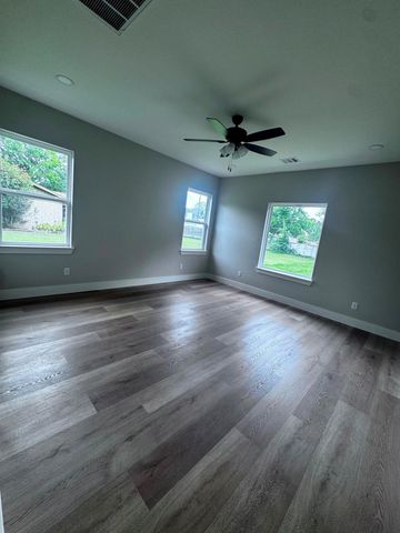 3207 Ave I, Bay City, TX 77414