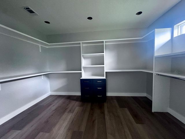 3207 Ave I, Bay City, TX 77414
