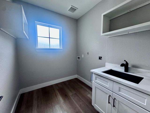 3207 Ave I, Bay City, TX 77414