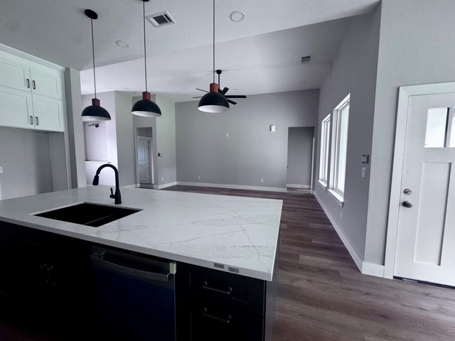 3207 Ave I, Bay City, TX 77414