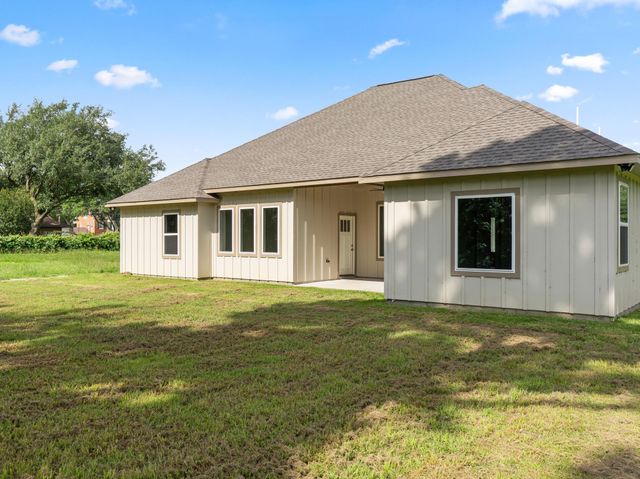 3207 Ave I, Bay City, TX 77414