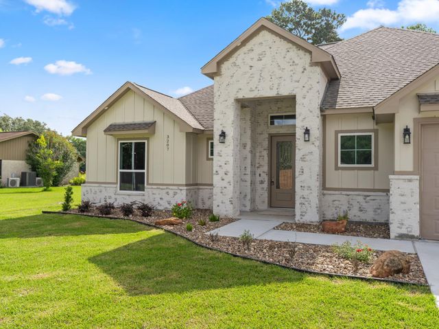 3207 Ave I, Bay City, TX 77414