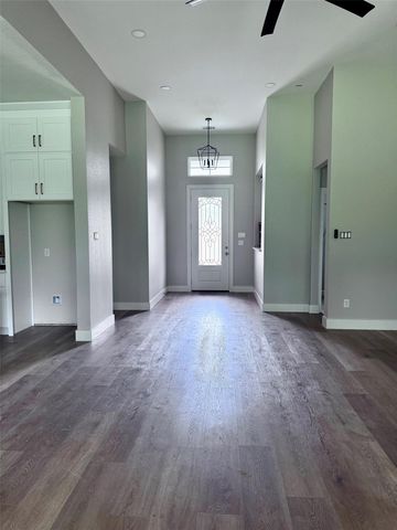 3207 Ave I, Bay City, TX 77414