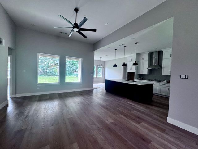 3207 Ave I, Bay City, TX 77414