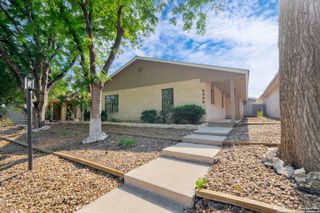 8906 Willmon Way, Windcrest, TX 78239