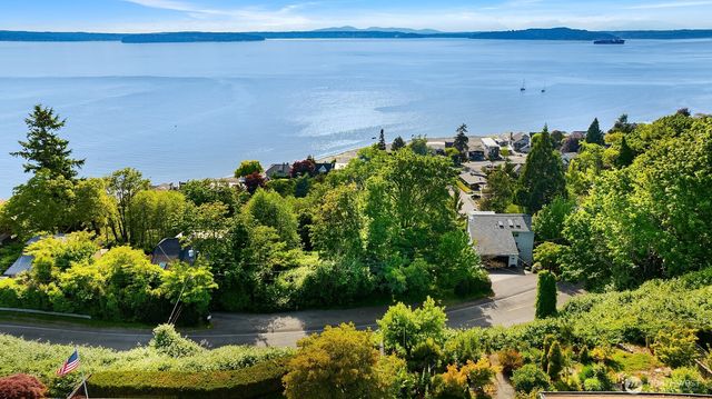 5213 SW Jacobsen Road, Seattle, WA 98033