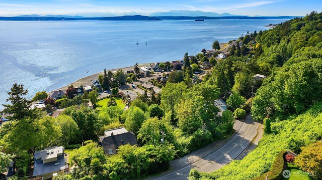 5213 SW Jacobsen Road, Seattle, WA 98033