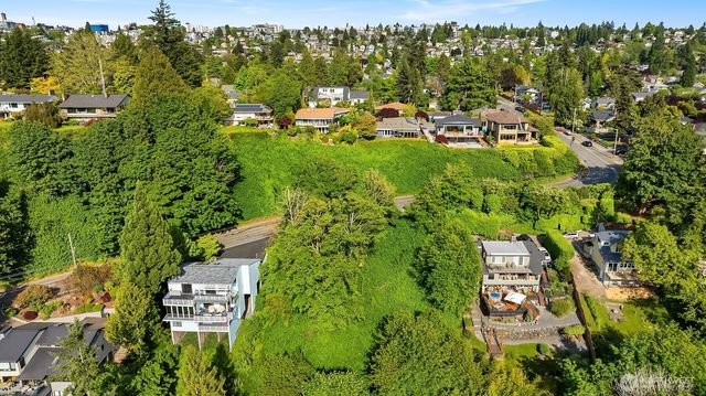 5213 SW Jacobsen Road, Seattle, WA 98033
