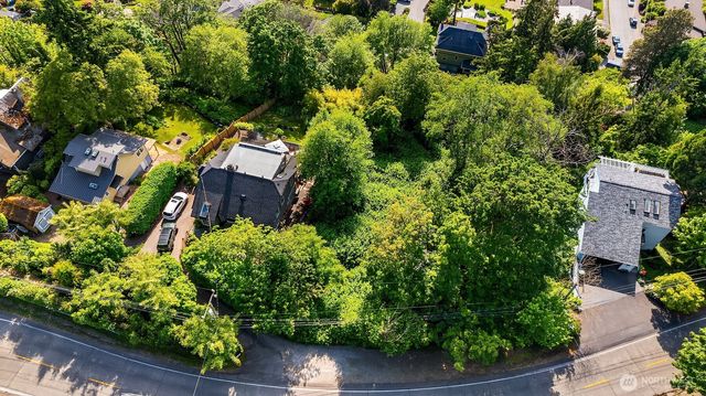 5213 SW Jacobsen Road, Seattle, WA 98033