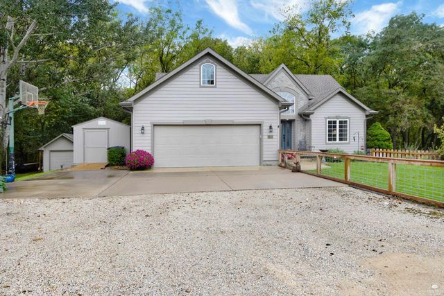 4320 Rebecca Lane, Wamego, KS 66547