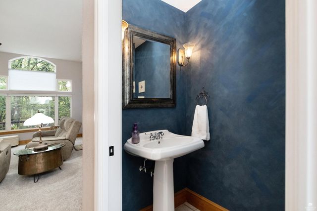 4320 Rebecca Lane, Wamego, KS 66547