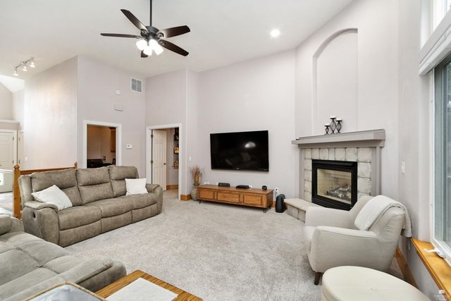 4320 Rebecca Lane, Wamego, KS 66547