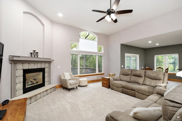 4320 Rebecca Lane, Wamego, KS 66547