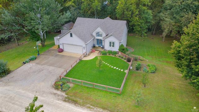 4320 Rebecca Lane, Wamego, KS 66547