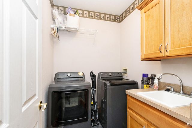 4320 Rebecca Lane, Wamego, KS 66547