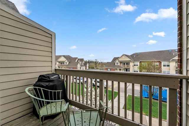 2515 Colonial Woods DRIVE, Oak Creek, WI 53154