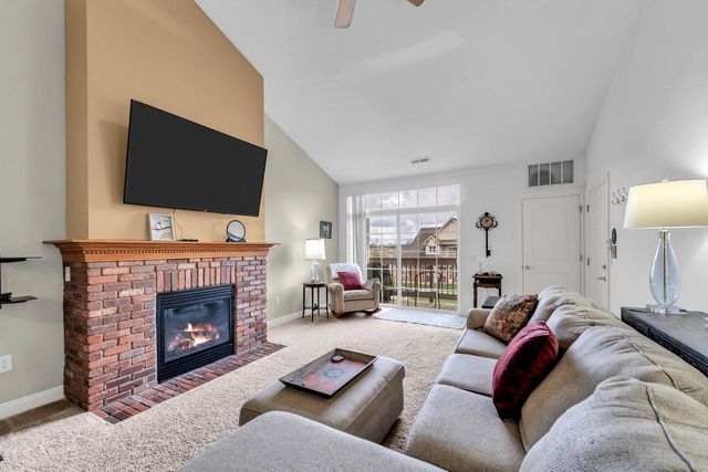 2515 Colonial Woods DRIVE, Oak Creek, WI 53154