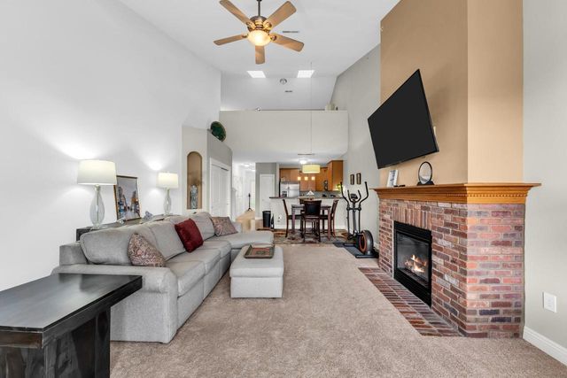 2515 Colonial Woods DRIVE, Oak Creek, WI 53154