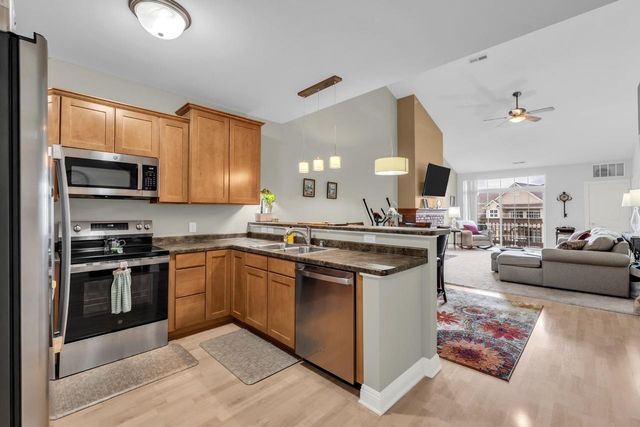2515 Colonial Woods DRIVE, Oak Creek, WI 53154
