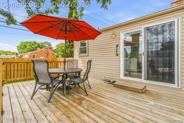 9900 Brookfield Street, Livonia, MI 48150