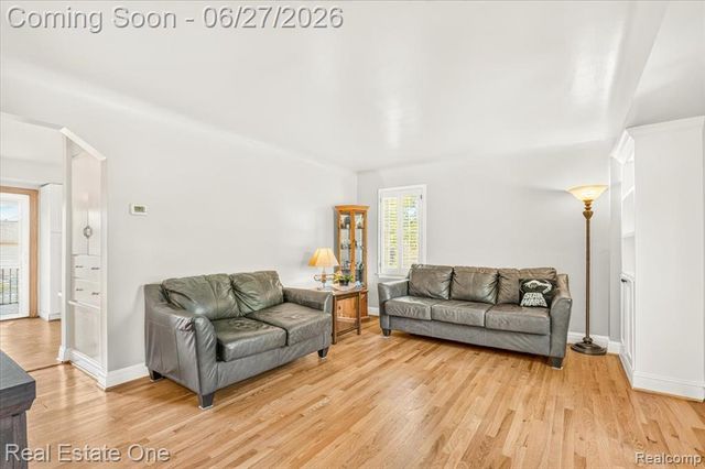 9900 Brookfield Street, Livonia, MI 48150