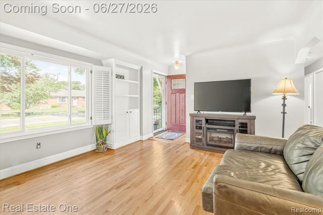 9900 Brookfield Street, Livonia, MI 48150