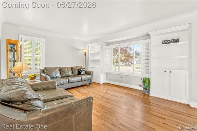 9900 Brookfield Street, Livonia, MI 48150