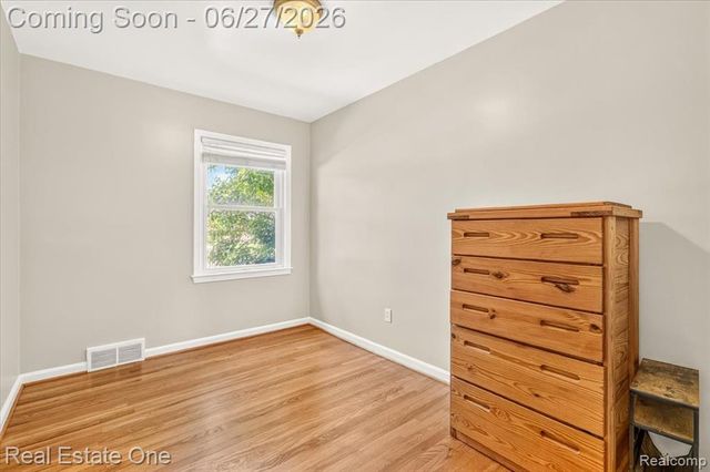 9900 Brookfield Street, Livonia, MI 48150