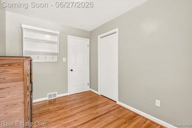 9900 Brookfield Street, Livonia, MI 48150