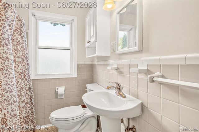 9900 Brookfield Street, Livonia, MI 48150