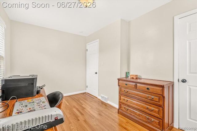 9900 Brookfield Street, Livonia, MI 48150