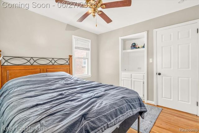 9900 Brookfield Street, Livonia, MI 48150