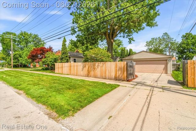 9900 Brookfield Street, Livonia, MI 48150