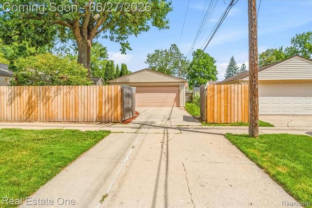 9900 Brookfield Street, Livonia, MI 48150