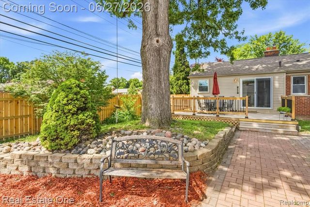 9900 Brookfield Street, Livonia, MI 48150