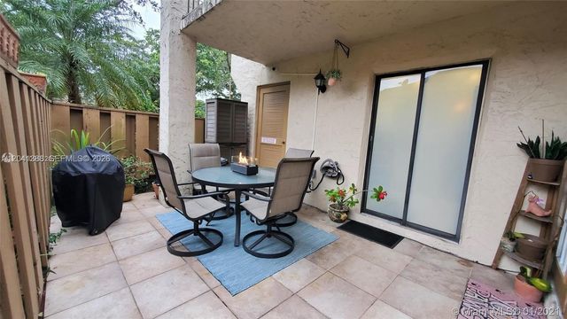 40 Wimbledon Lake Dr 216, Plantation, FL 33324