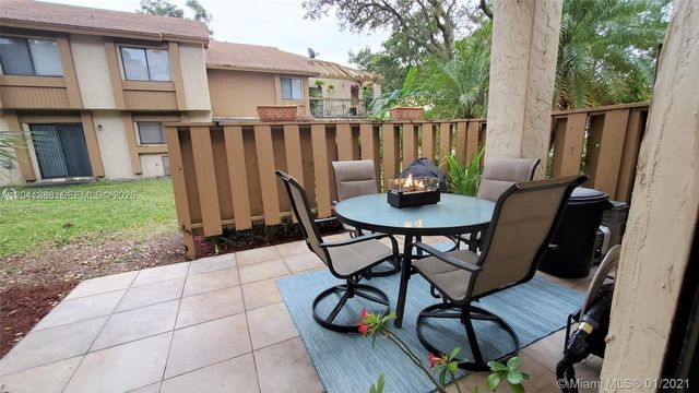 40 Wimbledon Lake Dr 216, Plantation, FL 33324