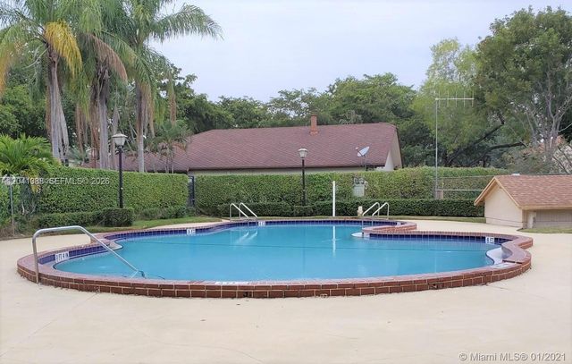 40 Wimbledon Lake Dr 216, Plantation, FL 33324