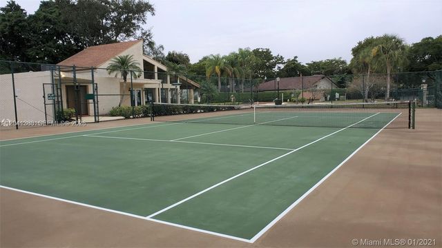 40 Wimbledon Lake Dr 216, Plantation, FL 33324