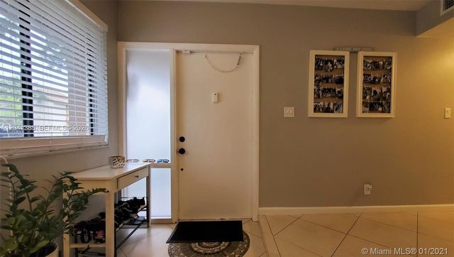 40 Wimbledon Lake Dr 216, Plantation, FL 33324