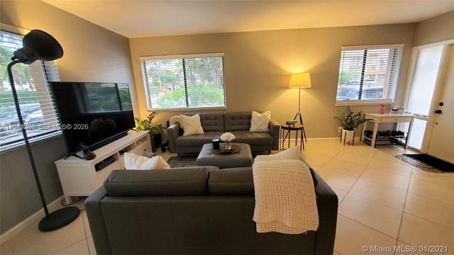 40 Wimbledon Lake Dr 216, Plantation, FL 33324