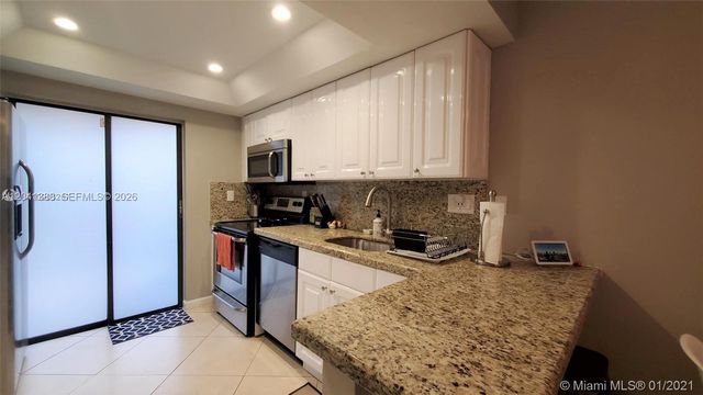 40 Wimbledon Lake Dr 216, Plantation, FL 33324