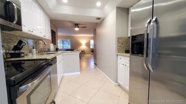40 Wimbledon Lake Dr 216, Plantation, FL 33324