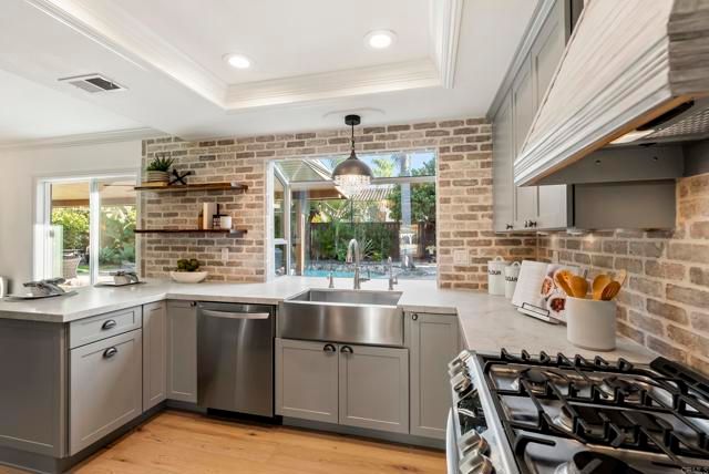 6430 LA VANCO CT, Carlsbad, CA 92009