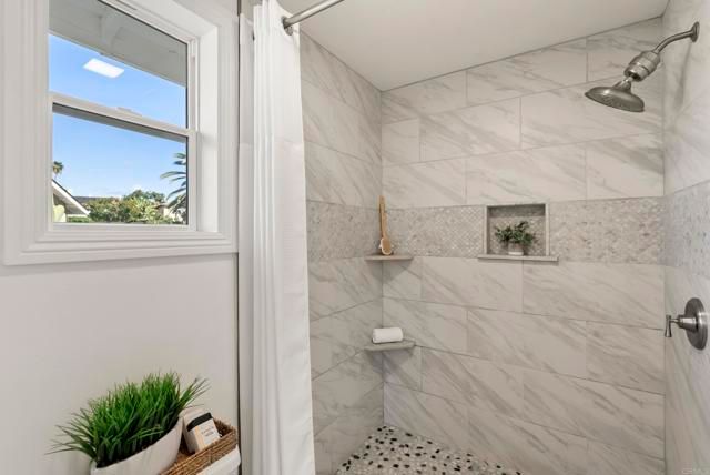 6430 LA VANCO CT, Carlsbad, CA 92009