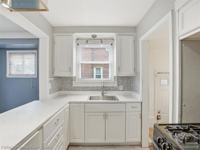 19276 Dalby, Redford, MI 48240