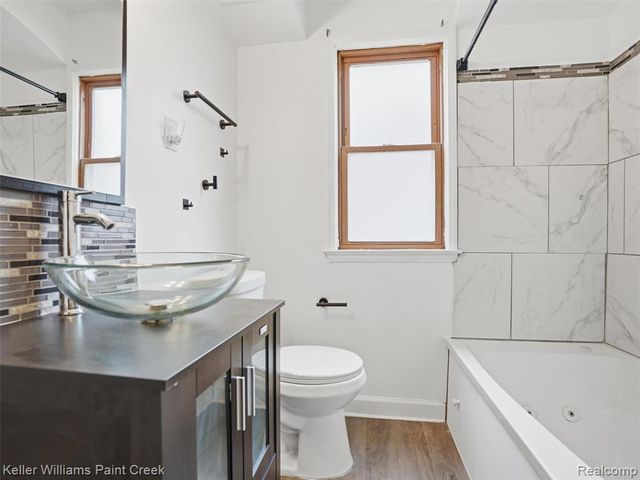 19276 Dalby, Redford, MI 48240